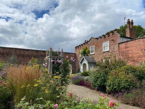 64fed2b4-0f1c-48b7-8e2d-6295c865b680